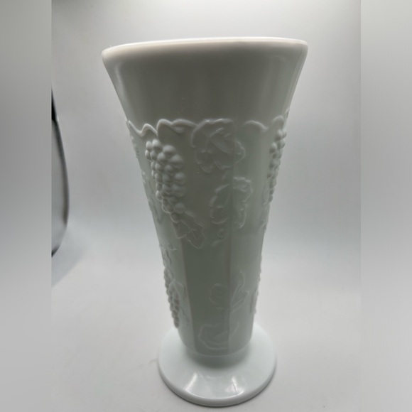 Indiana Glass Other - Vintage milk glass grapevine pattern vase.